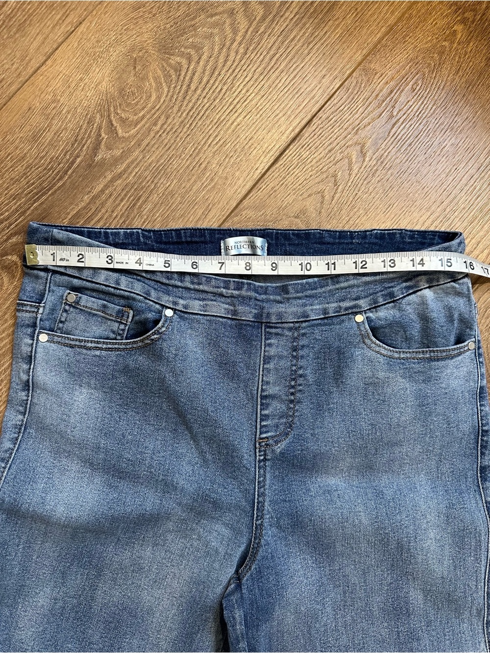 Northern Reflections Blue Cropped Jeans with Floral Embroidery - Picture 4 of 10